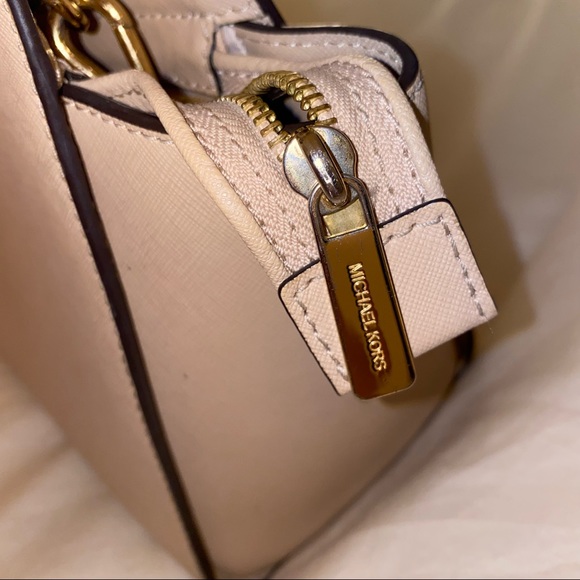 👜 Michael Kors MD Selma Leather Satchel – Vintage Chic Glam 👜 - Picture 3 of 8